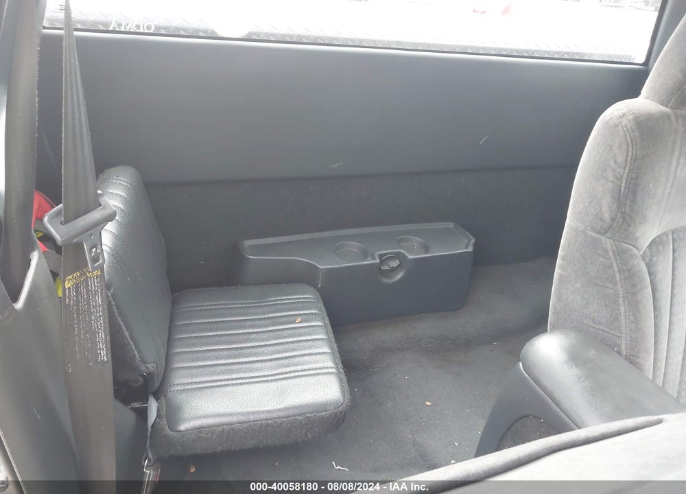 2001 CHEVROLET S-10 LS VIN: 1GCDT19W618210823
