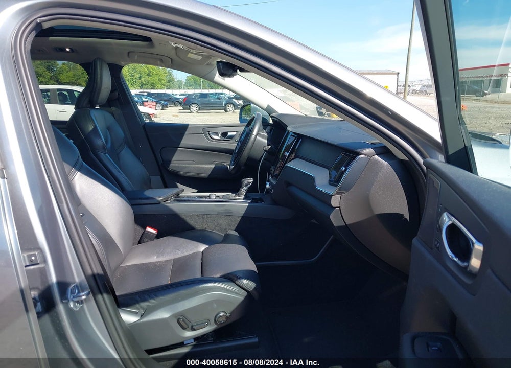 2019 VOLVO XC60 T5 INSCRIPTION VIN: LYV102DL8KB322153
