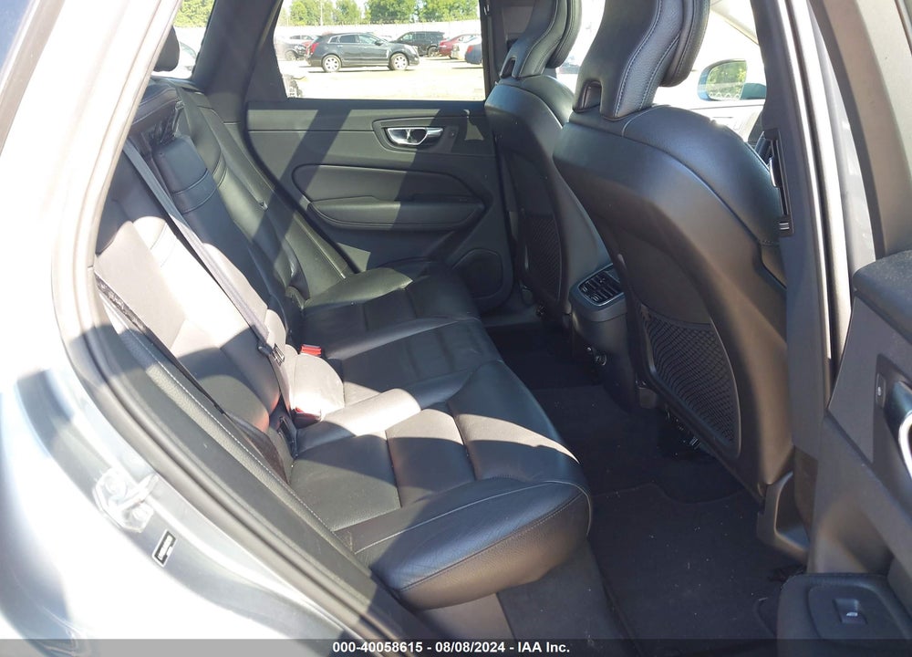 2019 VOLVO XC60 T5 INSCRIPTION VIN: LYV102DL8KB322153