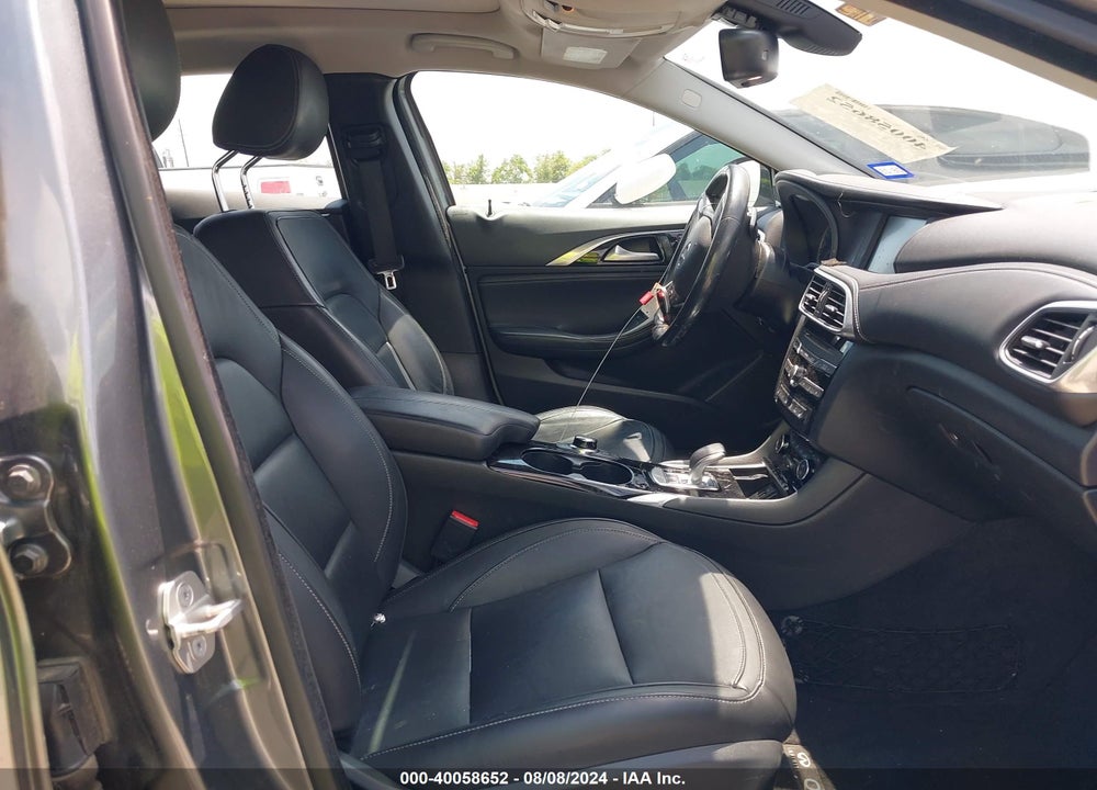 2018 INFINITI QX30 PREMIUM VIN: SJKCH5CPXJA045788