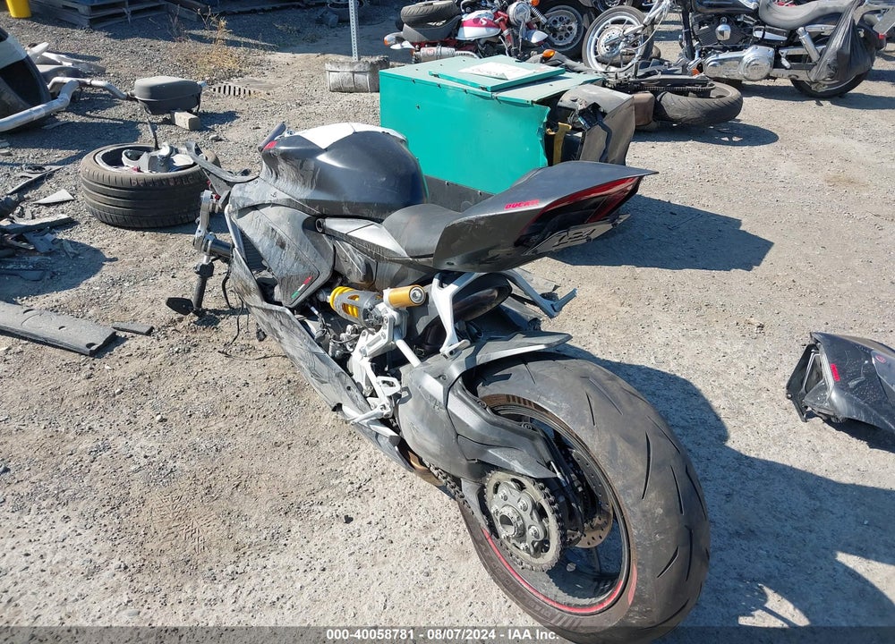 2024 DUCATI PANIGALE V2 VIN: ZDMHAATW5RB014228