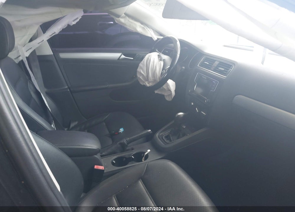 2017 VOLKSWAGEN JETTA 1.4T SE VIN: 3VWDB7AJ0HM394102