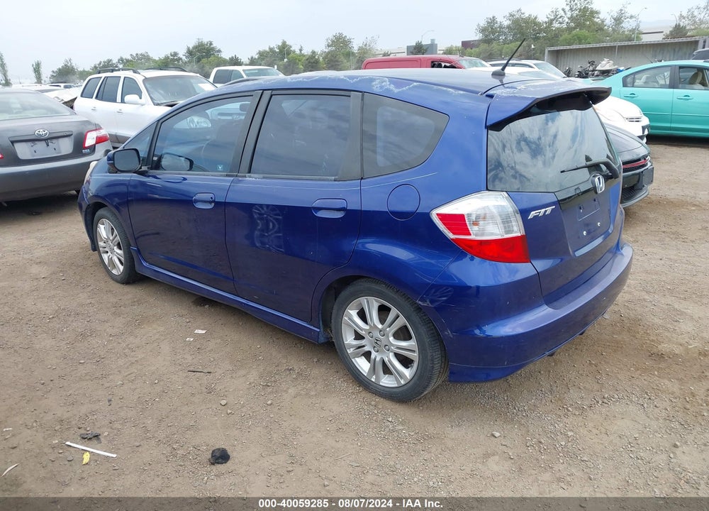 2011 HONDA FIT SPORT VIN: JHMGE8G56BC017191