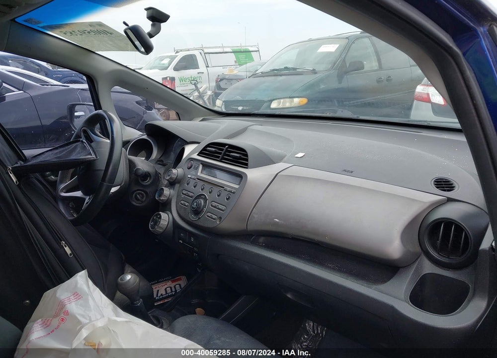 2011 HONDA FIT SPORT VIN: JHMGE8G56BC017191
