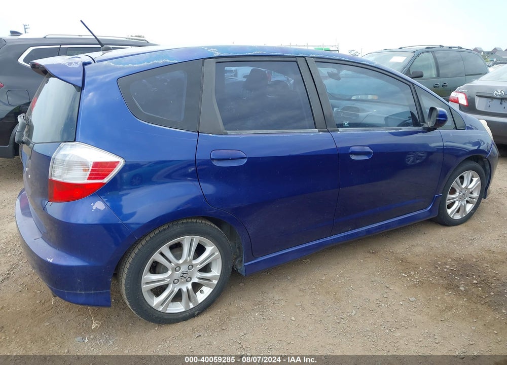 2011 HONDA FIT SPORT VIN: JHMGE8G56BC017191