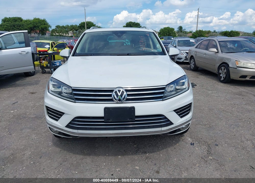 2016 VOLKSWAGEN TOUAREG VR6 LUX VIN: WVGEF9BP8GD010163