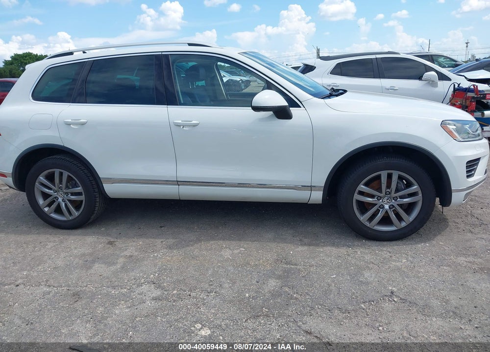 2016 VOLKSWAGEN TOUAREG VR6 LUX VIN: WVGEF9BP8GD010163