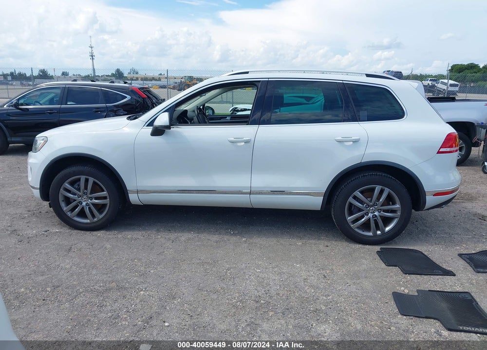 2016 VOLKSWAGEN TOUAREG VR6 LUX VIN: WVGEF9BP8GD010163