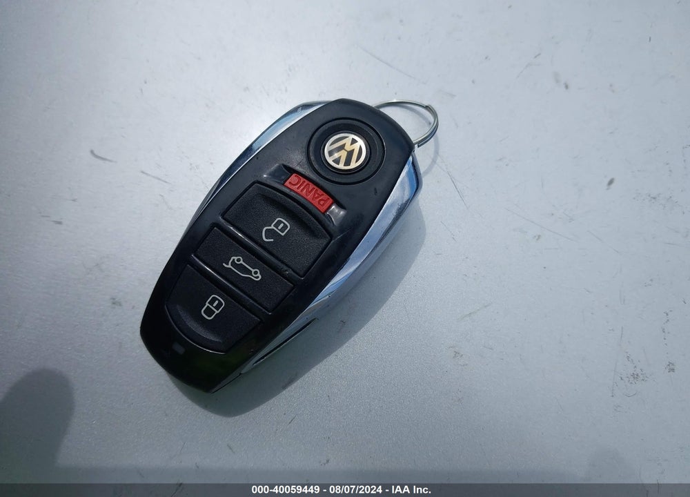 2016 VOLKSWAGEN TOUAREG VR6 LUX VIN: WVGEF9BP8GD010163