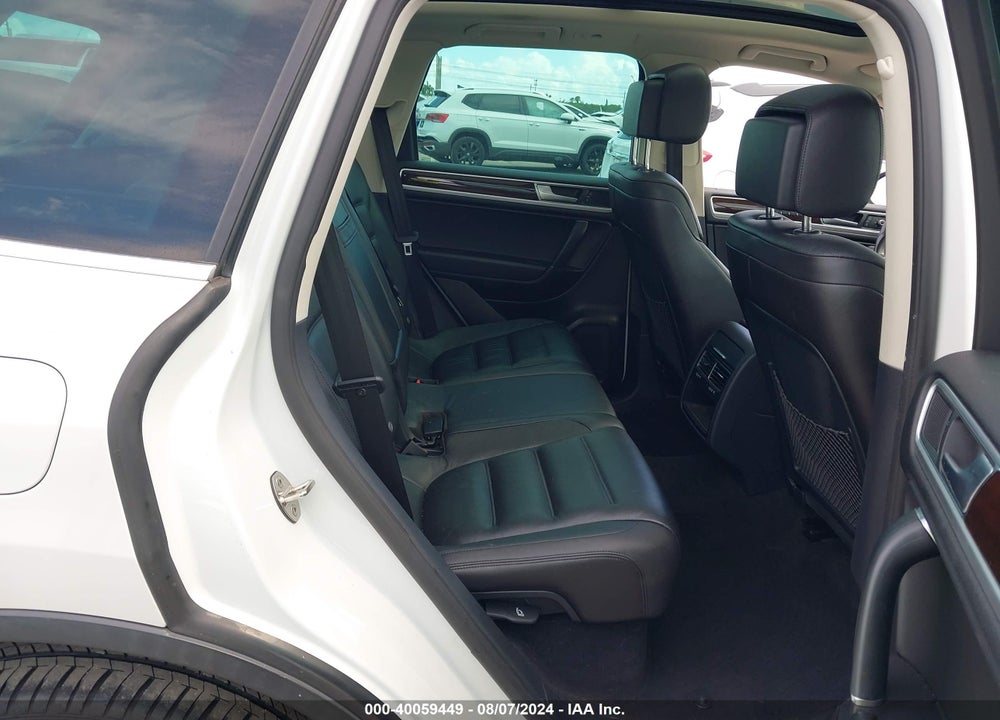 2016 VOLKSWAGEN TOUAREG VR6 LUX VIN: WVGEF9BP8GD010163