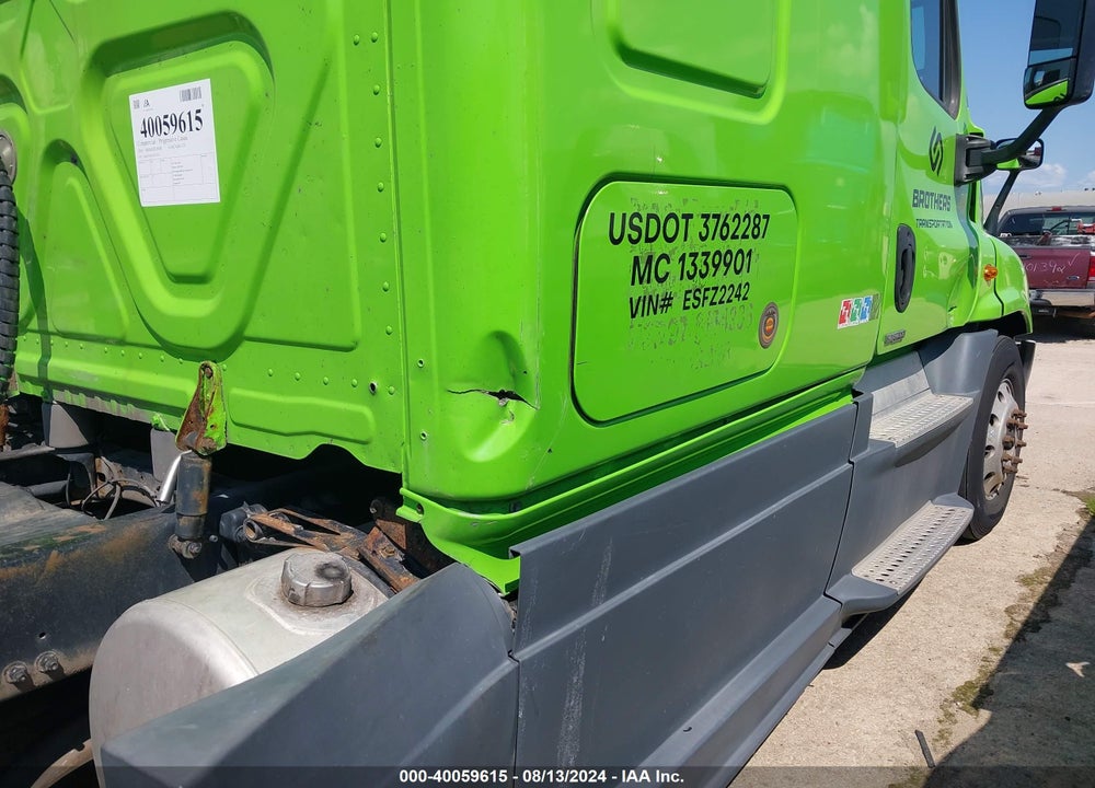2014 FREIGHTLINER CASCADIA 125 VIN: 3AKGGLD51ESFZ2242
