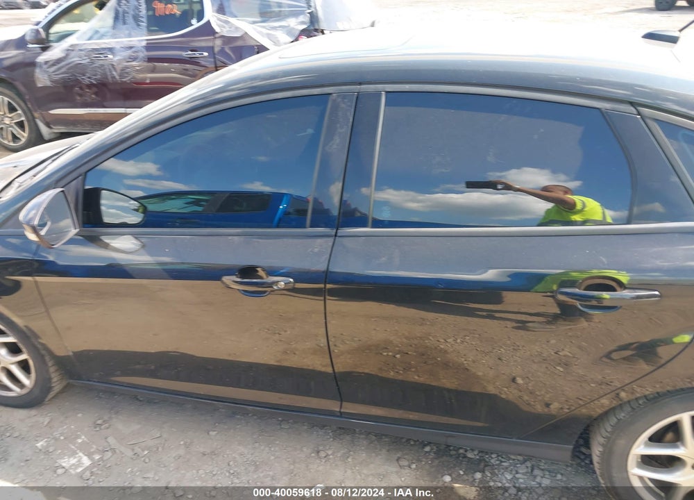 2015 FORD FOCUS SE VIN: 1FADP3F29FL230155