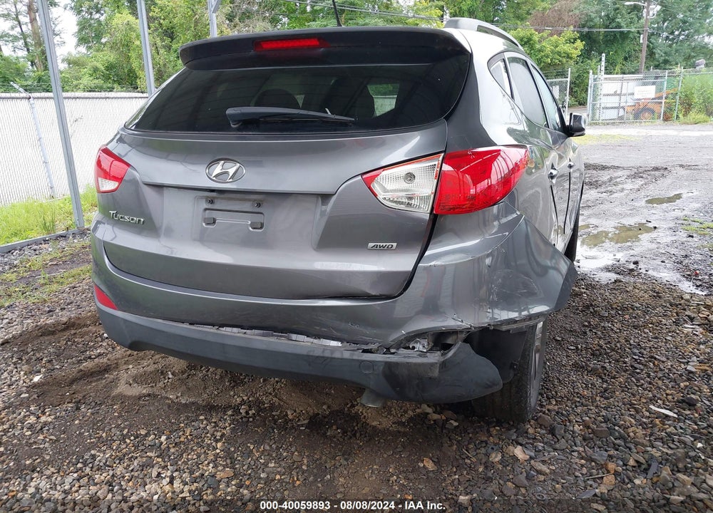 2015 HYUNDAI TUCSON SE VIN: KM8JUCAG7FU993743