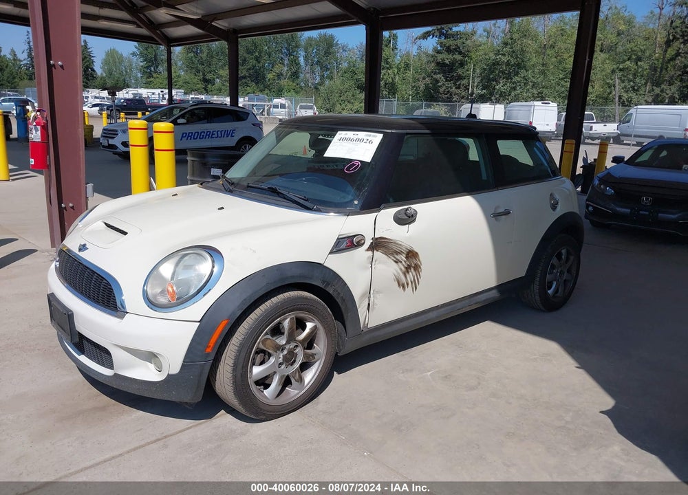 2009 MINI COOPER S VIN: WMWMF73589TW84224