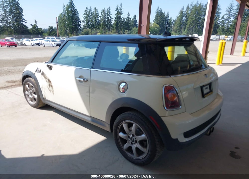 2009 MINI COOPER S VIN: WMWMF73589TW84224