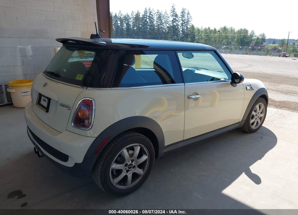 2009 MINI COOPER S VIN: WMWMF73589TW84224