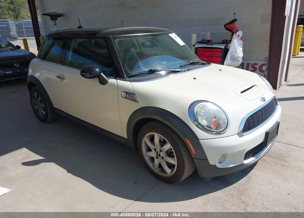 2009 MINI COOPER S VIN: WMWMF73589TW84224