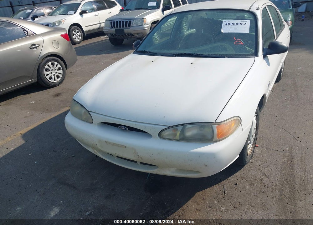 1998 FORD ESCORT SE VIN: 1FAFP13P3WW120858