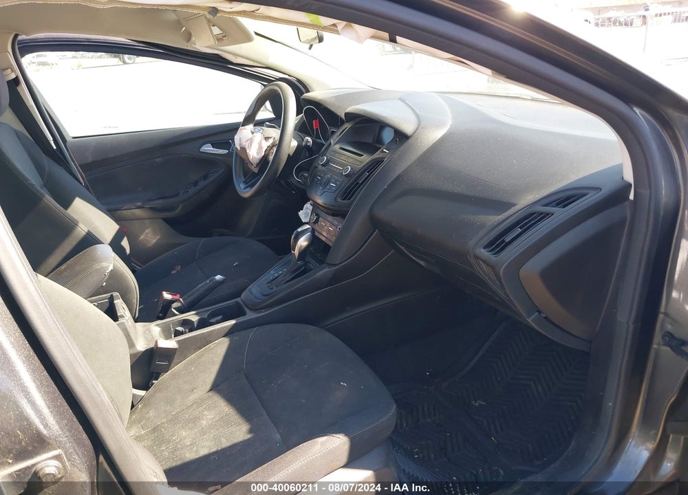 2016 FORD FOCUS SE VIN: 1FADP3K21GL388626