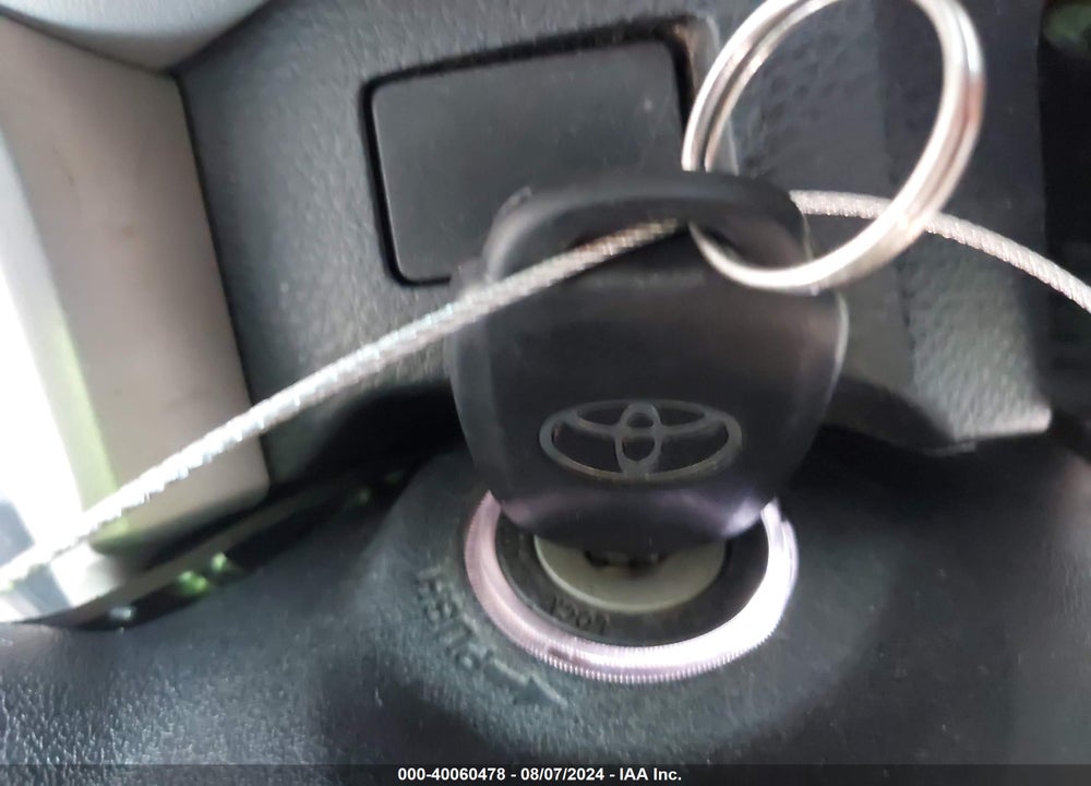 2016 TOYOTA RAV4 XLE VIN: 2T3WFREV3GW258651