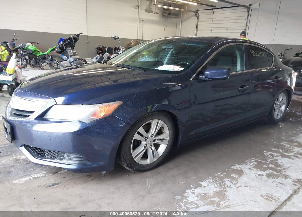 2013 ACURA ILX 2.0L VIN: 19VDE1F34DE008215