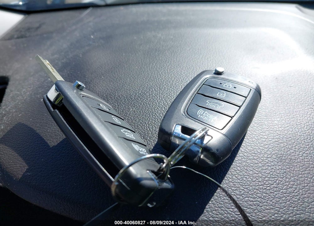 2019 HYUNDAI SANTA FE SE VIN: 5NMS2CAD5KH078119