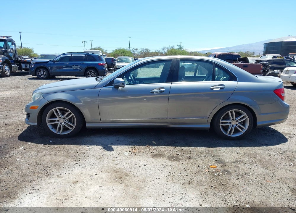 2014 MERCEDES-BENZ C 250 LUXURY/SPORT VIN: WDDGF4HB0ER311625