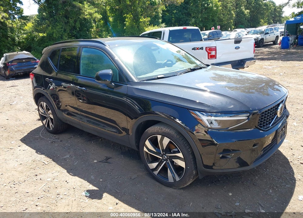 2024 VOLVO XC40 B5 PLUS DARK THEME VIN: YV4L12UL4R2288047