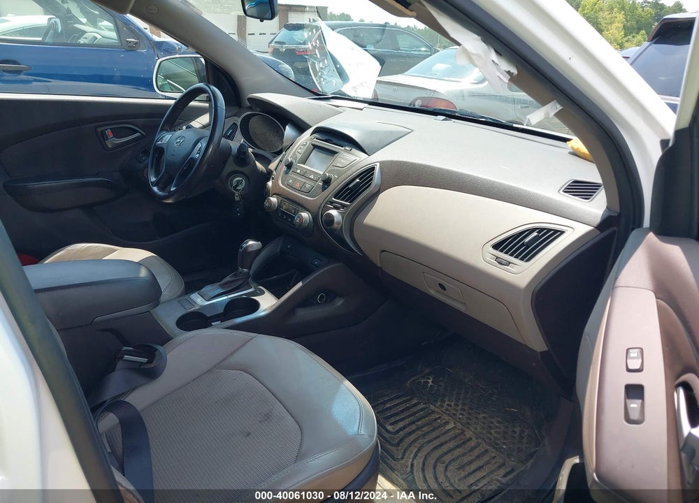 2014 HYUNDAI TUCSON SE VIN: KM8JU3AG1EU824154