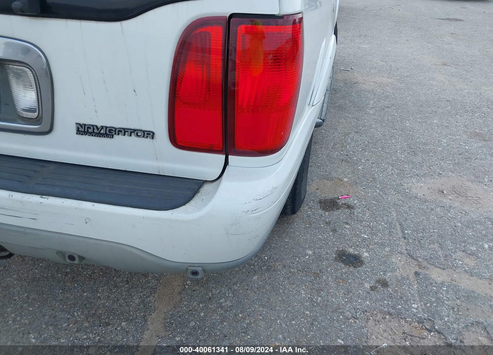 2002 LINCOLN NAVIGATOR VIN: 5LMEU27R32LJ03417