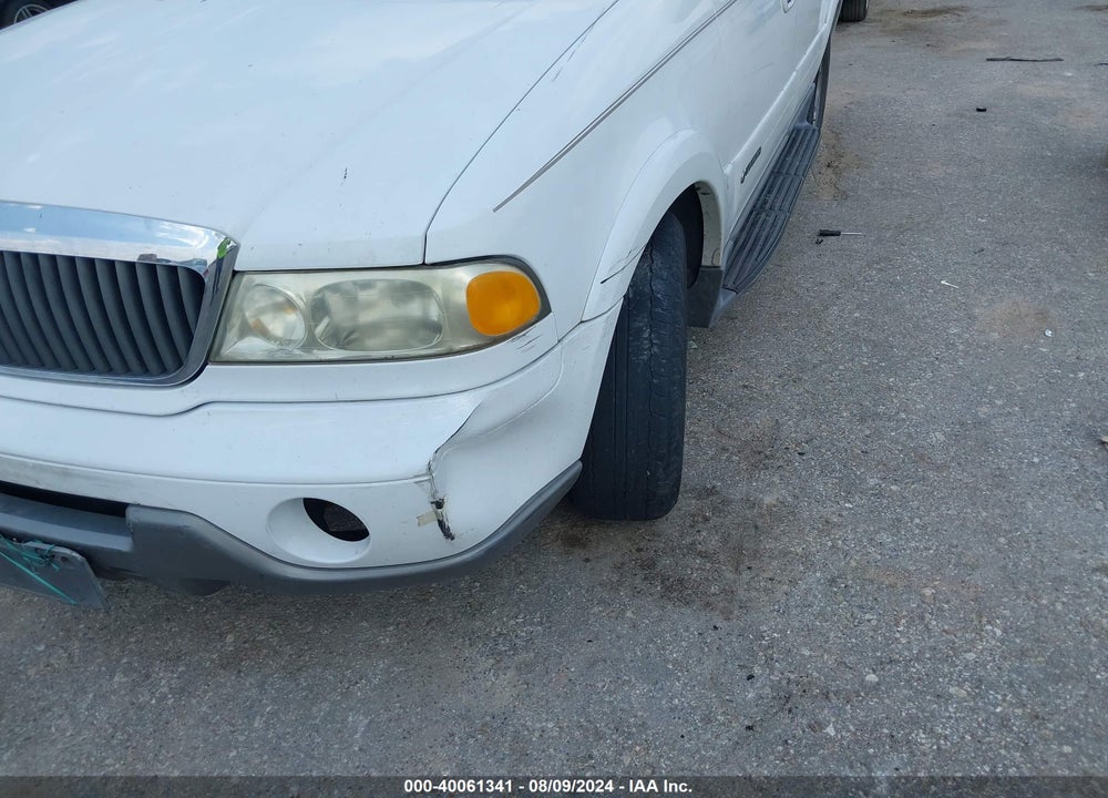 2002 LINCOLN NAVIGATOR VIN: 5LMEU27R32LJ03417