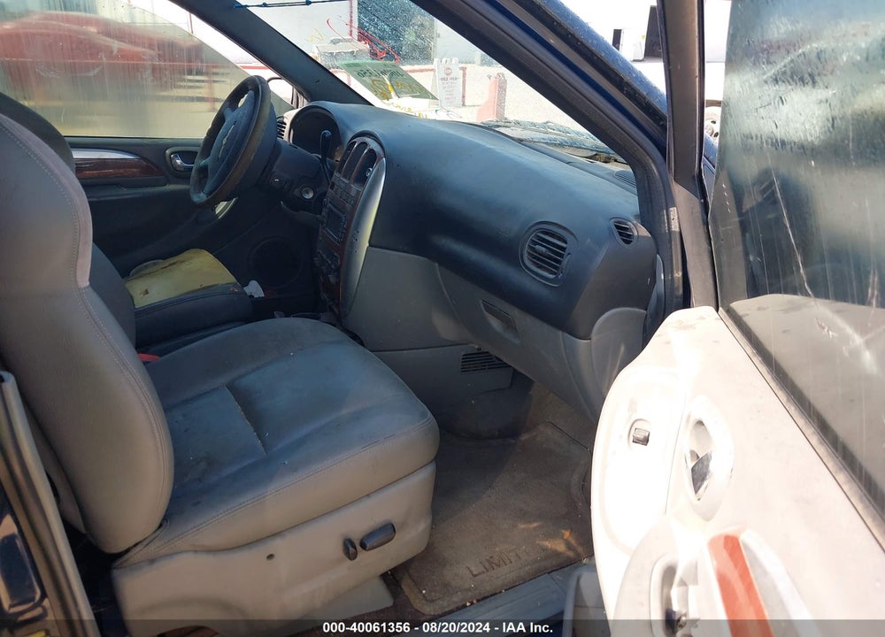 2005 CHRYSLER TOWN & COUNTRY LIMITED VIN: 2C4GP64L95R151658