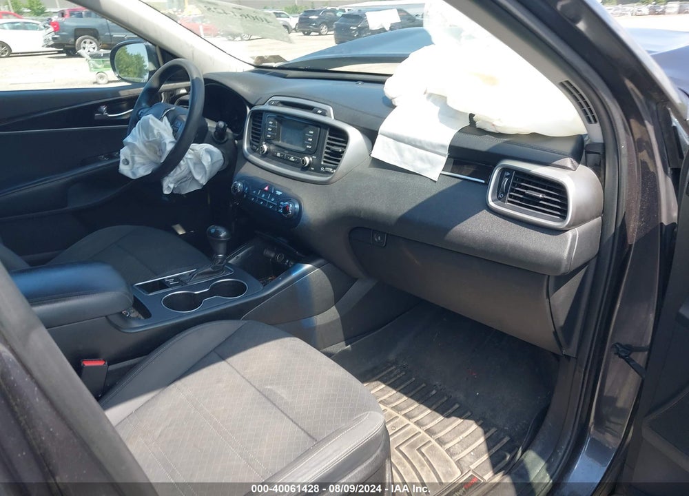 2017 KIA SORENTO 3.3L LX VIN: 5XYPGDA54HG325042
