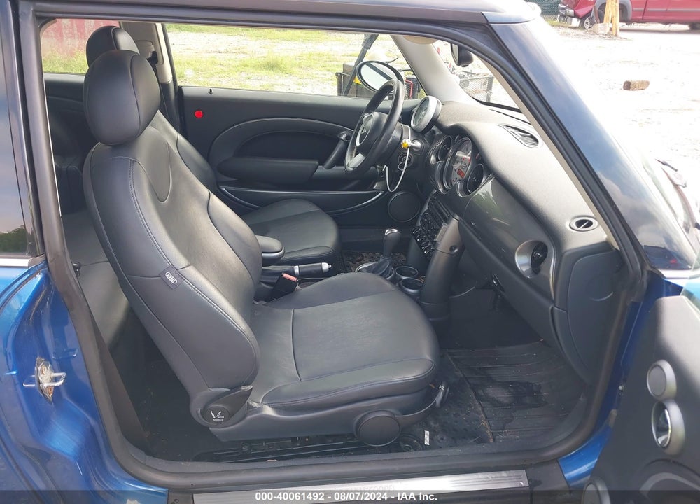 2006 MINI COOPER VIN: WMWRC33586TK16920