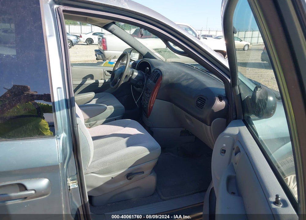 2005 CHRYSLER TOWN & COUNTRY LX VIN: 2C4GP44R05R171399