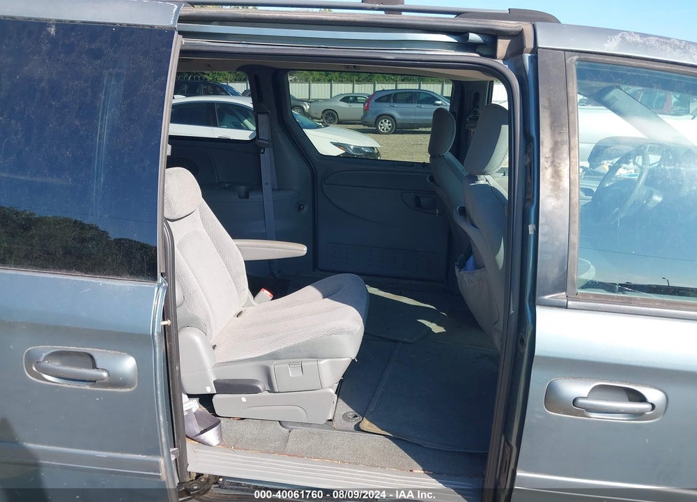 2005 CHRYSLER TOWN & COUNTRY LX VIN: 2C4GP44R05R171399