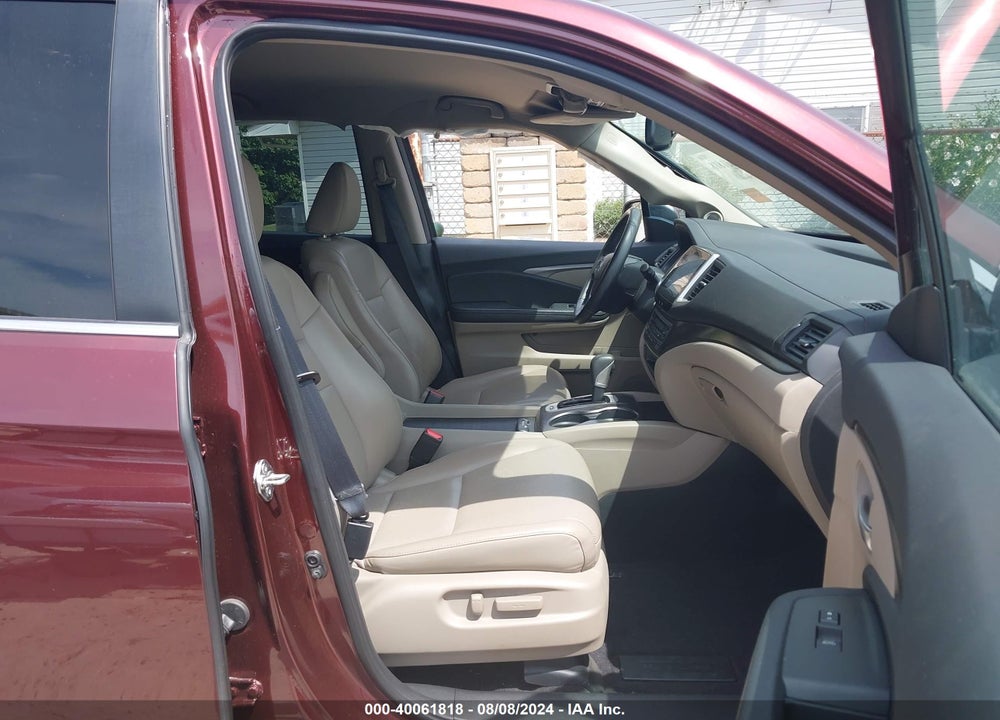 2017 HONDA RIDGELINE RTL-T VIN: 5FPYK3F63HB025019