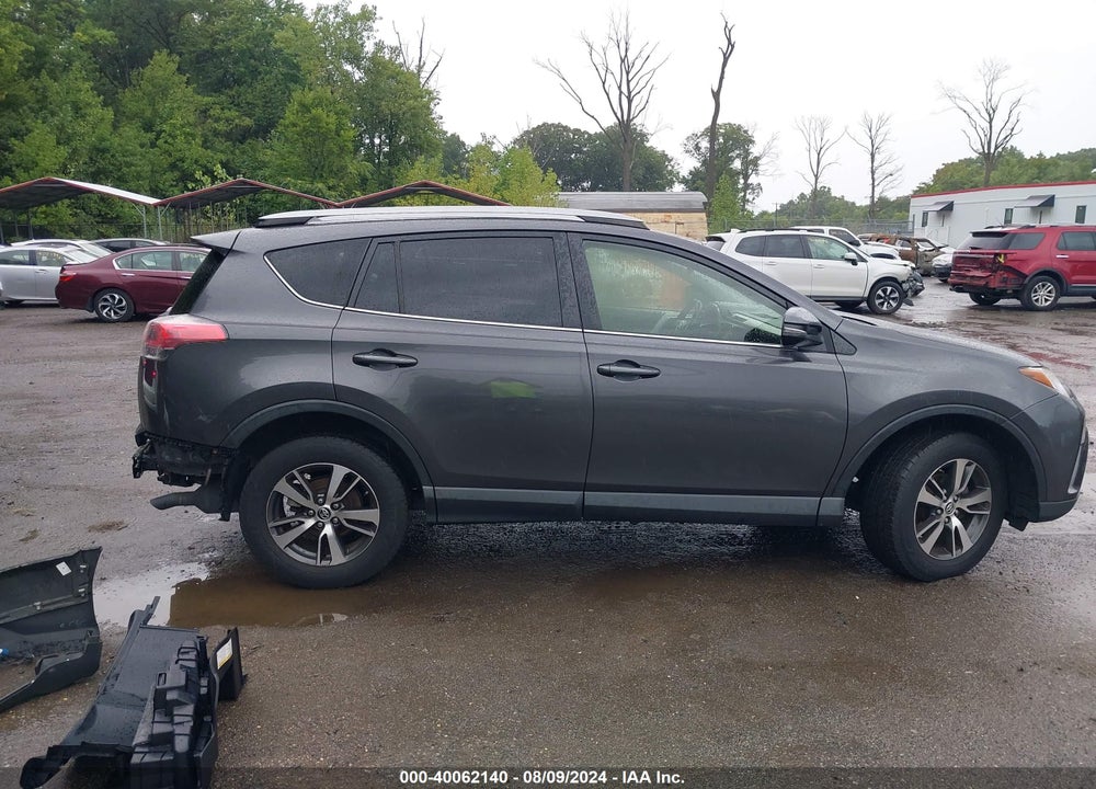 2017 TOYOTA RAV4 XLE VIN: JTMRFREV1HJ142278