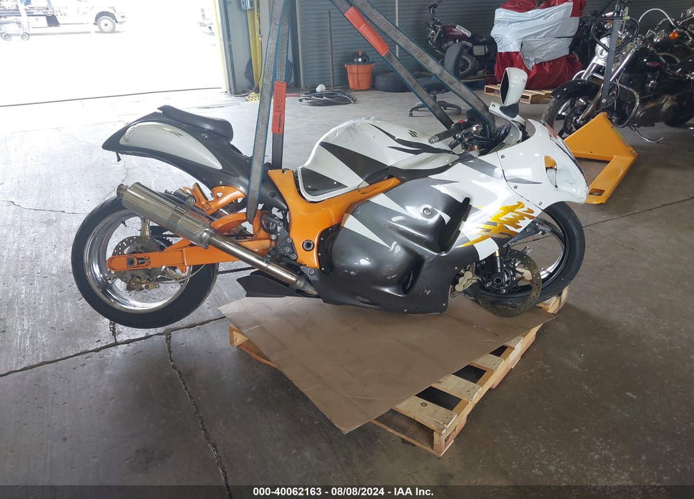 2006 SUZUKI GSX1300 R VIN: JS1GW71A262112495