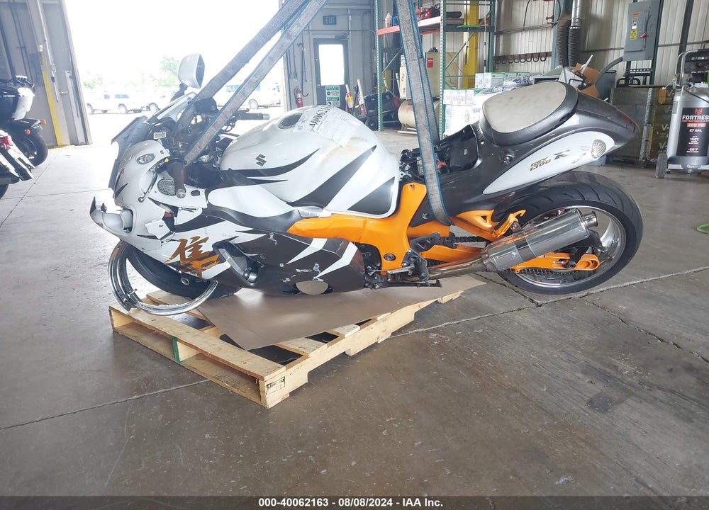 2006 SUZUKI GSX1300 R VIN: JS1GW71A262112495