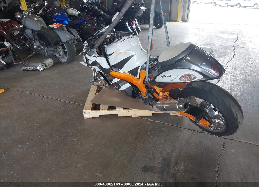 2006 SUZUKI GSX1300 R VIN: JS1GW71A262112495