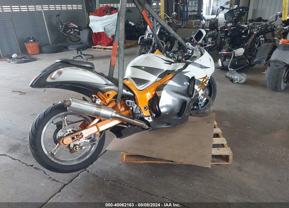 2006 SUZUKI GSX1300 R VIN: JS1GW71A262112495