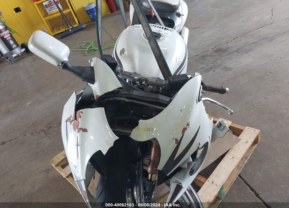 2006 SUZUKI GSX1300 R VIN: JS1GW71A262112495