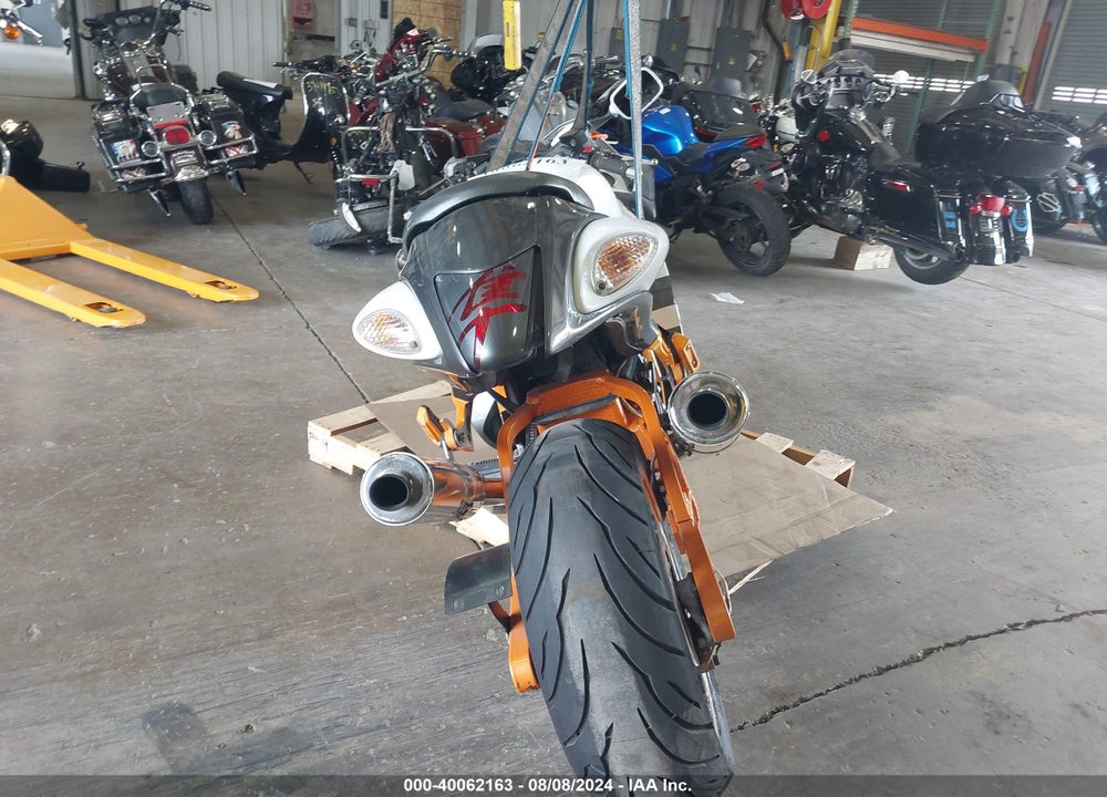 2006 SUZUKI GSX1300 R VIN: JS1GW71A262112495