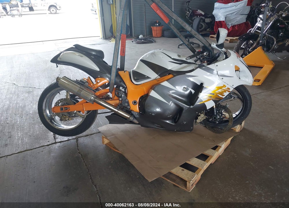 2006 SUZUKI GSX1300 R VIN: JS1GW71A262112495