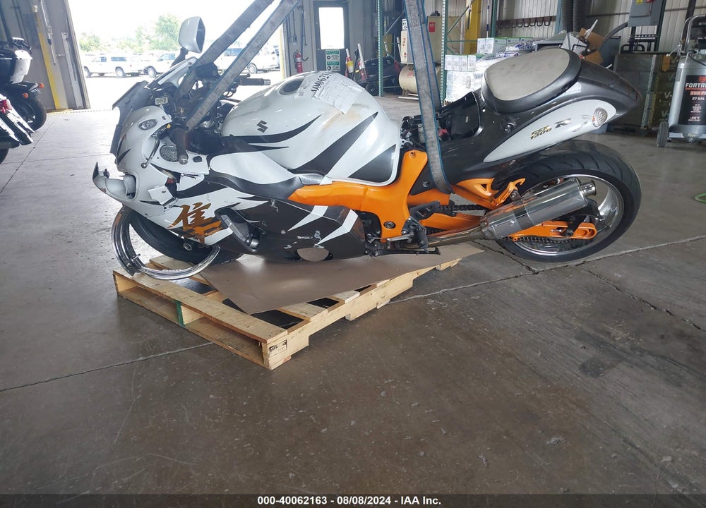 2006 SUZUKI GSX1300 R VIN: JS1GW71A262112495