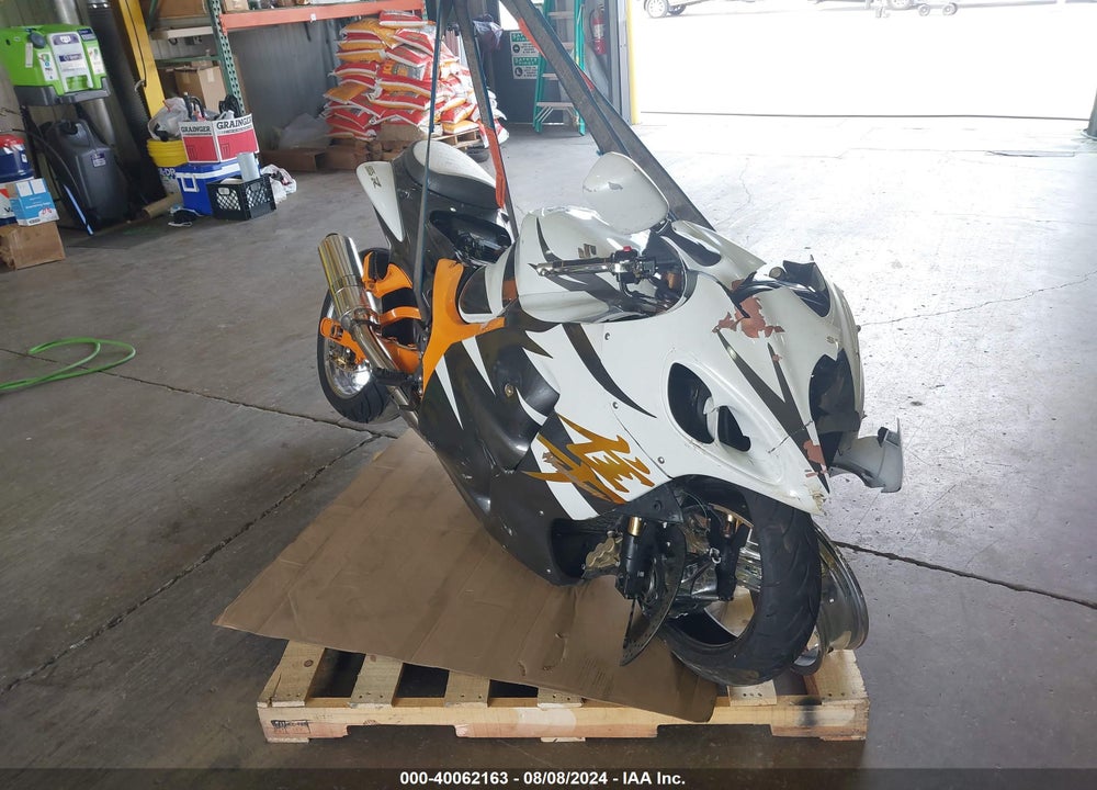 2006 SUZUKI GSX1300 R VIN: JS1GW71A262112495