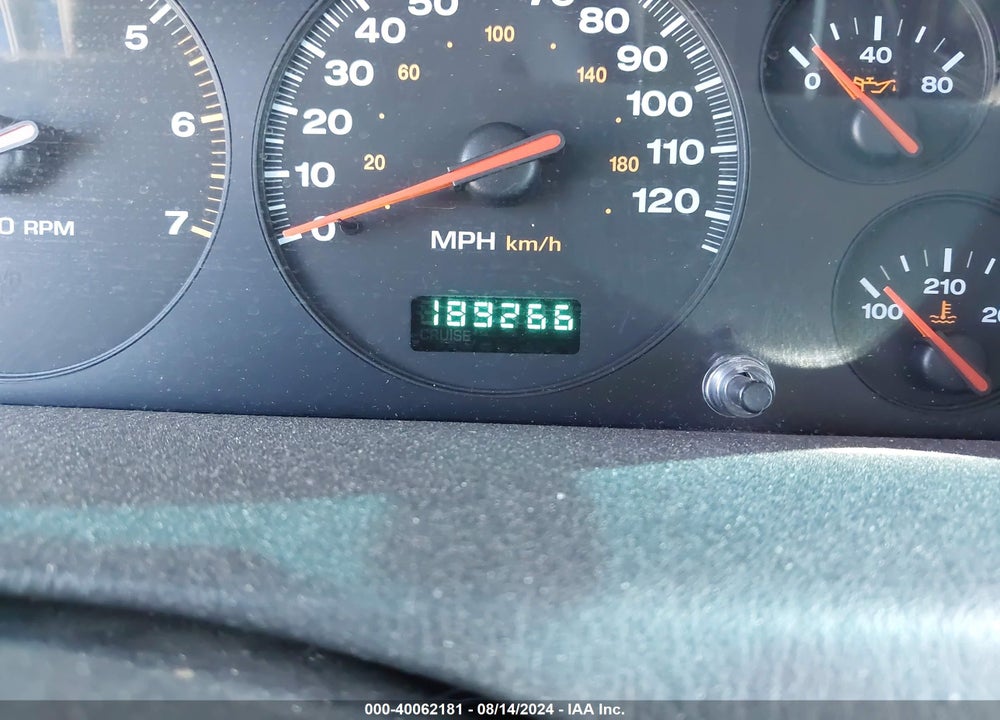 2000 JEEP GRAND CHEROKEE LAREDO VIN: 1J4GW48NXYC265663