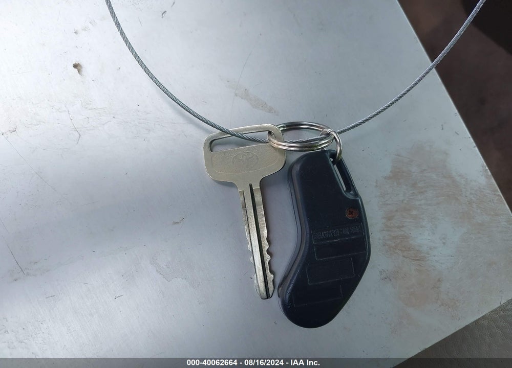 1998 TOYOTA CAMRY LE VIN: 4T1BG22KXWU352644