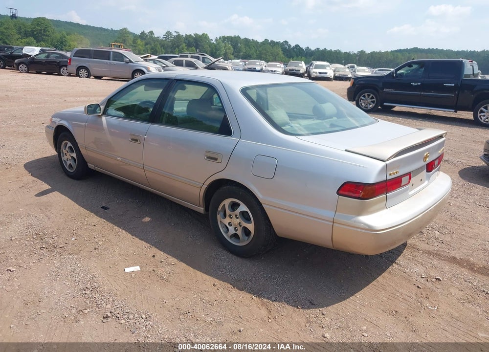 1998 TOYOTA CAMRY LE VIN: 4T1BG22KXWU352644